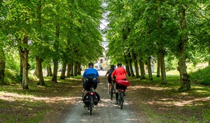 Cyklister på väg till Mälsåkers slitt