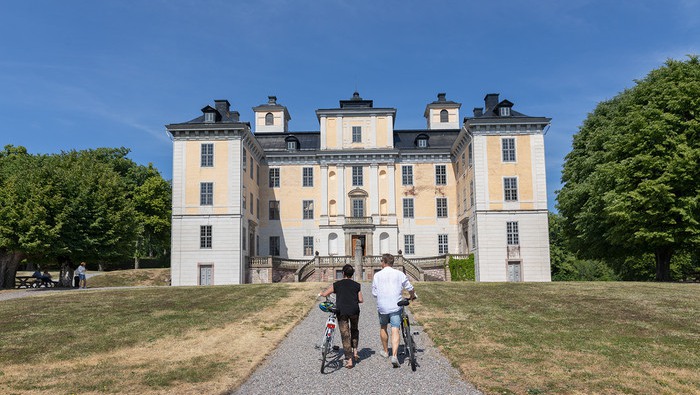 Cyklister vid Mälsåkers slott